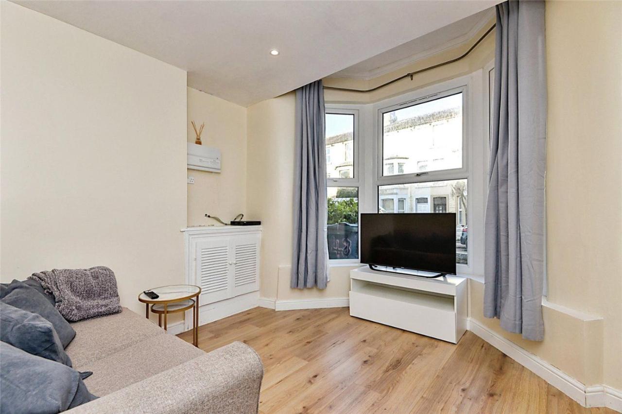 Beautiful Townhouse In Morecambe Kültér fotó